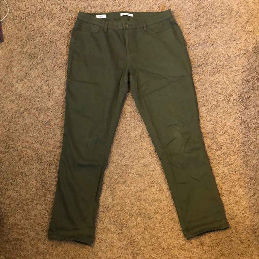 Army green chino capri pant